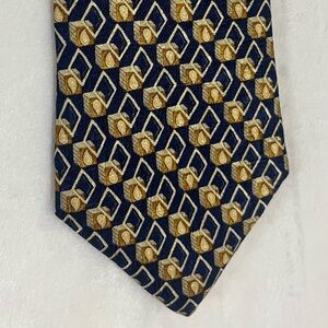 PERRY ELLIS PORTFOLIO Mens
Neck Tie Necktie Navy
Geometric Diamond Italian Silk